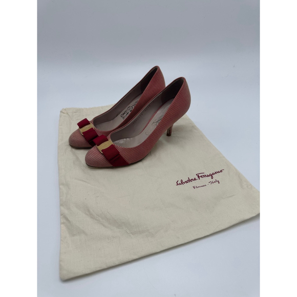 Salvatore Ferragamo Vara Bow Pumps Size 5 Leather Heels w Dust Bag - Picture 2 of 9